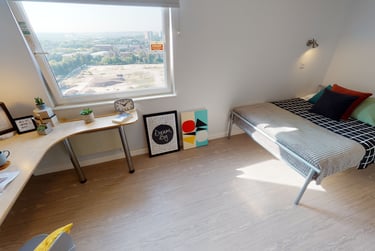 iQ Marsden House Student Halls, 1-3 Burley Road, City Centre, Leeds, LS3 1JZ - Image 4